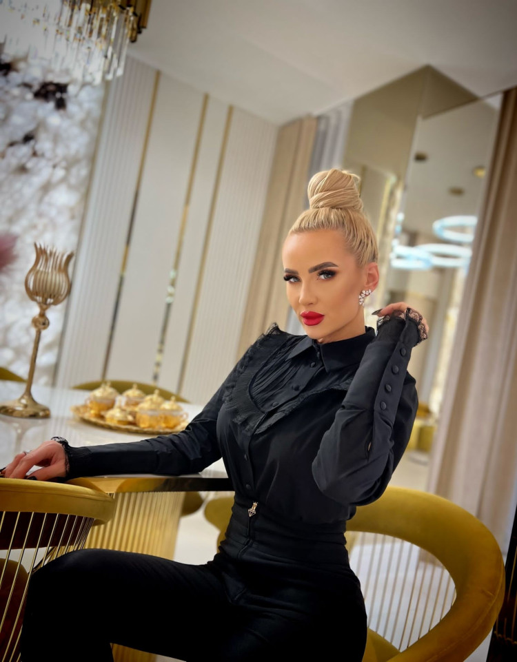 ANNE - czarna bawełniana koszula z falbankami