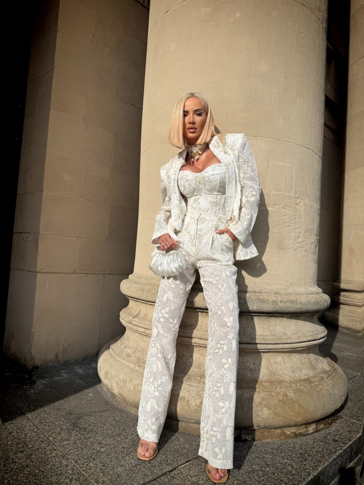 NUVIA TROUSERS ECRU - spodnie ecru w kwiaty